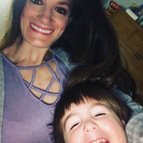 Meet your Posher: Shannon from Rose Gold Rivet Boutique - Picture 6 of 8